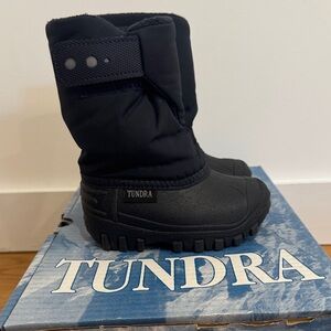 Tundra Navy Snow Boots Size 5